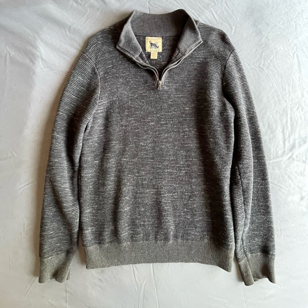 Refectory men’s medium sweater.